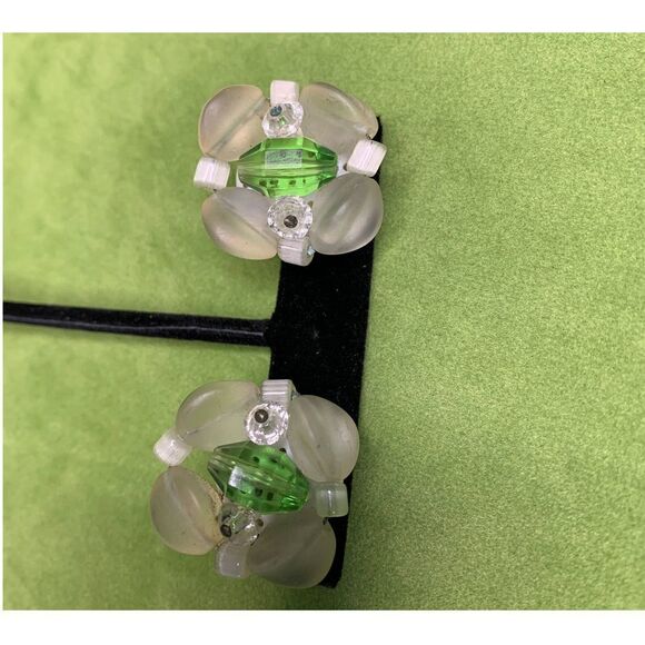 Frosted Earrings in Silver wash with Green center, Vintage - Picture 2 of 6